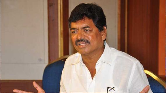 డైరెక్టర్ కొట్టిన దెబ్బకు జూనియర్  ఆరిస్ట్ మృతి....సీక్రెట్ బయట పెట్టిన శివాజీ రాజా..!