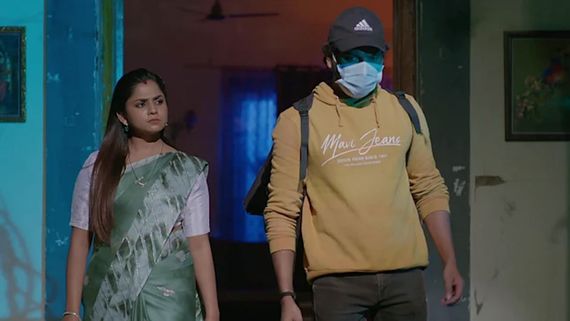 Guppedantha Manasu April 11th: మను, భార్య ధరణి కాళ్లపై పడ్డ శైలేంద్ర.. వసు వార్నింగ్‌తో రచ్చ రచ్చే!