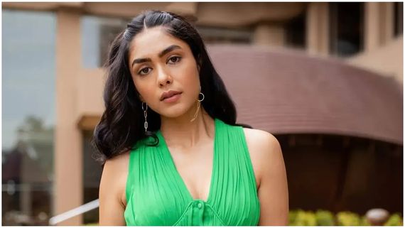 ఆ హీరోతో రెడ్ హ్యాండెడ్‌గా దొరికిన మృణాల్.. అలా పట్టుకుని కనిపించడంతో!