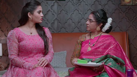 Karthika Deepam May 15th Episode: అలా చేస్తే కార్తీక్‌తో పెళ్లి..  జ్యోత్స్నను ట్రాప్‌లో పడేసిన పారిజాతం!