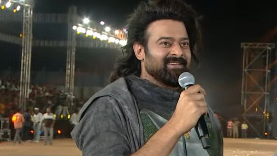 హాయ్ చెప్పి వెళ్లిపోదాం అనుకున్నా .. ఈ స్టంట్స్ నాకు తగిలించారు : ప్రభాస్