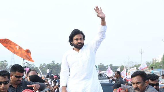 పవన్ గెలిస్తే.. నా భర్త రిక్షా తొక్కిన డబ్బుతో ఊరందరికి పార్టీ.. పిఠాపురం మహిళకు బేబీ నిర్మాత బంపర్ ఆఫర్!