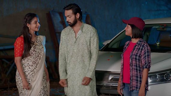  Brahmamudi May 31st episode:  కావ్య చెంప పగలగొట్టిన ఇందిరా దేవి.. అప్పు అన్వేషణ ఫలిస్తుందా! 