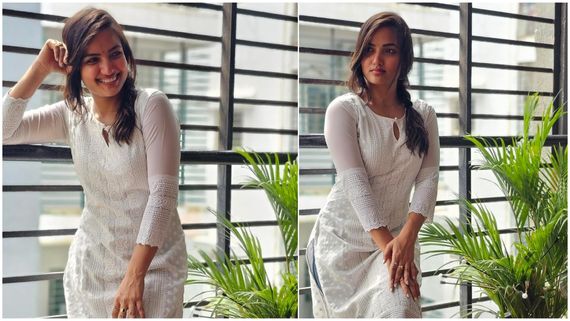 వైట్ టాప్‌లో కొత్త తెలుగు యాంకర్ హొయలు.. తన్మయత్వం చెందేలా చేస్తున్న ఈమెను గుర్తించారా?