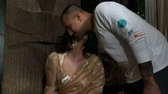 హీరోయిన్ ప్రైవేట్ రొమాన్స్ పిక్స్ వైరల్.. బెడ్‌రూంలో ఉక్కిరిబిక్కిరి చేసేలా!