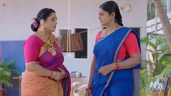 Karthika Deepam June 8th episode: దీపని ఇంట్లోంచి వెళ్లిపోమన్న సుమిత్ర.. పారుకి ఊహించని షాకిచ్చిన కార్తీక్!