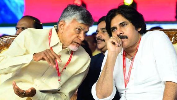 పవన్‌కు అరుదైన గుర్తింపు ఇచ్చిన చంద్రబాబు.. అన్ని ప్రభుత్వ కార్యాలయాల్లో.. తొలి డిప్యూటీ సీఎంగా!