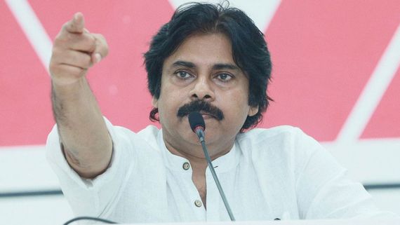 సినీ నిర్మాతకు ఏపీ ప్రభుత్వం షాక్.. వైసీపీ నేత విషయంలో ఆనాడే  పవన్ కళ్యాణ్ హెచ్చరిక