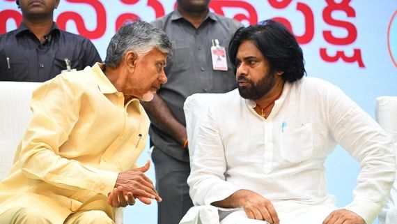 ఏపీలో పవన్ సునామీ వల్లే చారిత్రాత్మక విజయం.. ప్రభుత్వంలో  కీలక పదవి.. హింట్ ఇచ్చిన చంద్రబాబు!