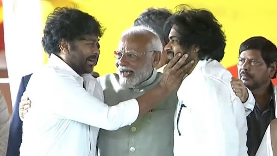 పవన్ కల్యాణ్, చిరంజీవి అనుబంధం.. ప్రధాని మోడీని అభిమానిగా మార్చిన వేళ!