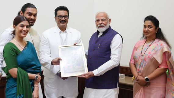 ప్రధాని మోదీకి ఆహ్వానం.. వరలక్ష్మీ శరత్ కుమార్  పెళ్లి ఎప్పుడు? ఎక్కడ అంటే? 