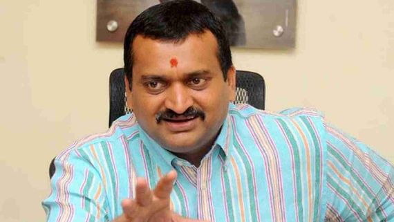 కమ్మవాడే కాబోయే అమెరికా అధ్యక్షుడు.. భవిష్యత్ చెబుతూ ఊగిపోయిన బండ్ల గణేష్!