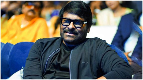 ఆపద్బాంధవుడు తర్వాత మళ్ళీ విశ్వంభర మూవీకే.. వైరల్‌గా చిరంజీవి, కీరవాణి వీడియో!