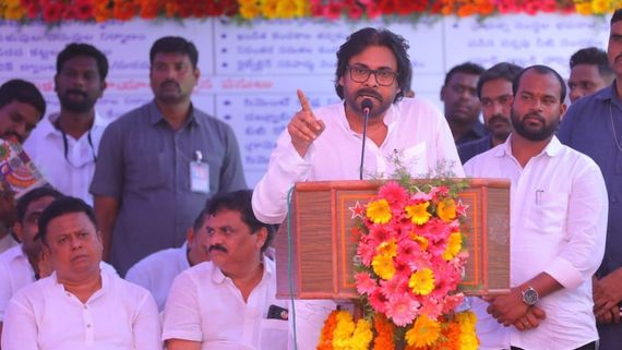 మెగా ఫ్యాన్స్‌కు పవన్ కల్యాణ్ సాఫ్ట్ వార్నింగ్.. సినిమాలపైనా డిప్యూటీ సీఎం ఊహించని వ్యాఖ్యలు