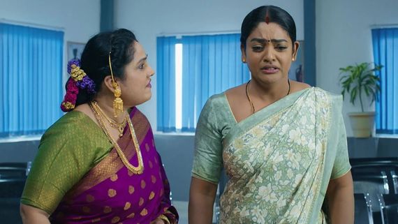 Karthika Deepam August 1st episode: దశరథ్ మాటలకు పారిజాతం షాక్.. సుమిత్ర దంపతుల కాళ్లు పట్టుకొన్న దీప!