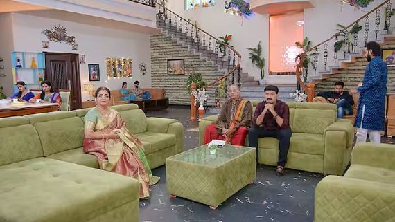 Brahmamudi October 28th episode : ఇంటికి పెద్ద పాలేరులా రాజ్‌ .. భర్తని ఛీ కొట్టిన అపర్ణ 