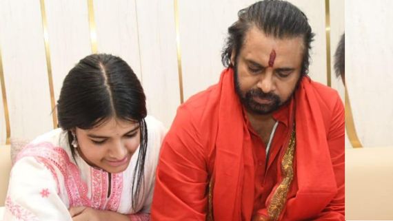 పవన్ కల్యాణ్ చిన్న కూతురును చూశారా? ఎంత క్యూట్‌గా ఉందో మీరే చూడండి.. పేరు ఏమిటో తెలుసా? 