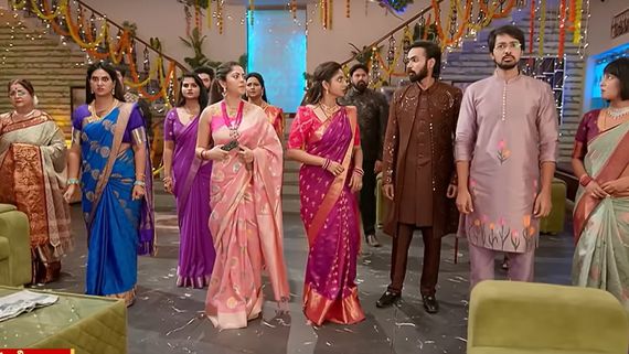 Brahmamudi November 11th episode : ఆస్తిని పంచమన్న ధాన్యలక్ష్మీ .. కుటుంబాన్ని ముక్కలు కానివ్వనన్న కావ్య