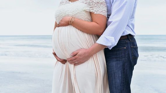 మరోసారి తల్లి కాబోతున్న స్టార్ హీరోయిన్.. పెళ్తైన రెండు నెలలకే బేబి  బంప్..