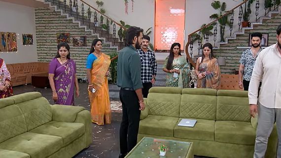 Brahmamudi December 10th Episode : అర్థరాత్రి రాజ్‌ బెడ్ మీదకి కావ్య .. రుద్రాణి తిరుగులేని అస్త్రం