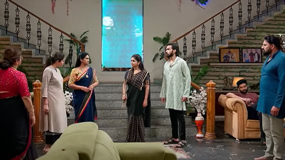 Brahmamudi December 27th Episode : అక్కాచెల్లెళ్ల మధ్య తెగిన బంధం .. కావ్య గుండె ముక్కలు, రుద్రాణి మాయలో స్వప్