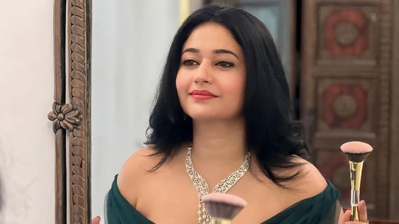 అందాల డోస్ పెంచేసిందిగా ... హాట్ ఫోజులతో మంటలు పెడుతోన్న పూనం బజ్వా  