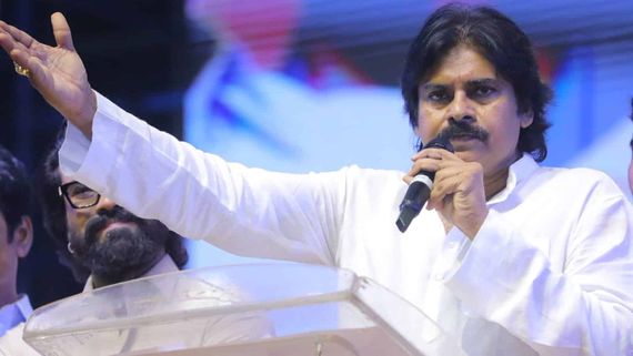 Pawan Kalyan: అందుకే టికెట్ రేట్లను పెంచుతున్నాం..క్లారిటీ ఇచ్చిన పవన్ కళ్యాణ్ ..