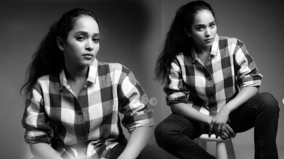 గల్ల చొక్కాలో పుష్పగాడి కూతురు .. కత్తుల్లాంటి చూపుతో కోసేస్తోన్న పావని కరణం