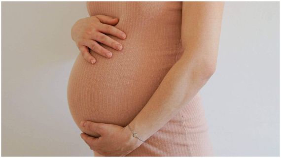 ప్రాణం లేని బిడ్డను కడుపులో మోశాను..  టాలీవుడ్ యాంకర్ ఎమోషనల్ 