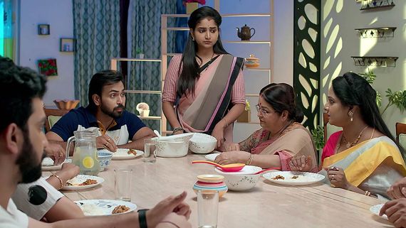 Brahmamudi February 4th Episode : కిరాయి మనుషులను దించిన రుద్రాణి .. ప్రమాదంలో రాజ్- కావ్య