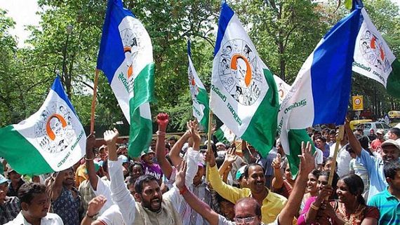 వైసీపీ నేతలను వదలని 11 ట్రోల్స్.. సినిమాలేనా దానిని కూడా బాయ్‌కాట్ చేస్తారా?