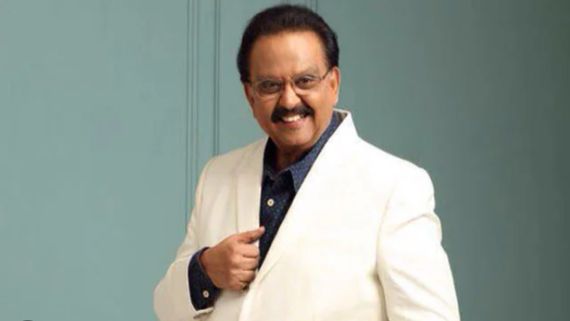 800 అడిగినందుకు .. ఎస్పీ బాలు దగ్గర 20 వేలు గుంజిన అగ్ర హీరో