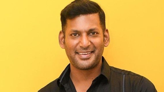 Vishal Health Bulletin: వేదికపై కుప్పకూలిన హీరో విశాల్.. ఐసీయూకు తరలింపు (వీడియో)