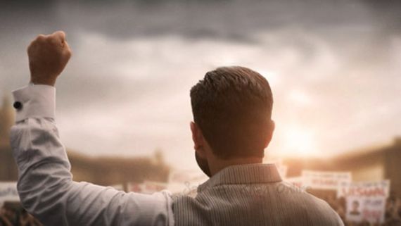 బాత్రూమ్‌లో నగ్నంగా దొరికిపోయిన స్టార్ హీరో.. ఆ నటుడు డోర్ తీసేసరికి..