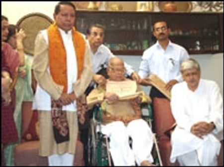 मध्‍य वर्ग के संघर्ष को दिखाते थे