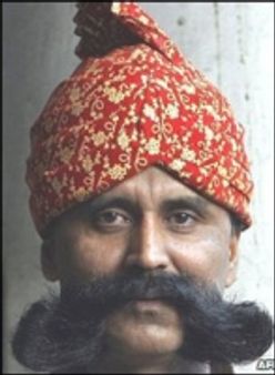 'दाढ़ी-मूंछ अब अतीत की बात हुई'