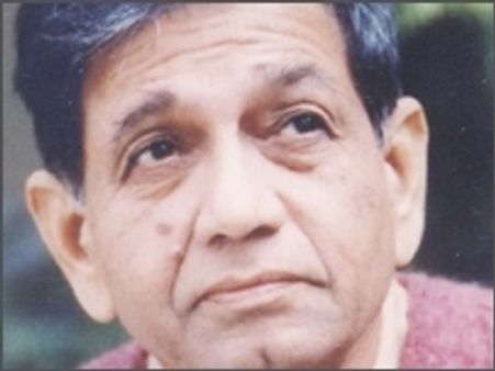 'रचना करने वाला अपनी जड़ों की ओर लौटता है'