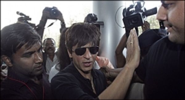 शाहरुख़ ख़ान के कंधे की सर्जरी हुई