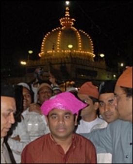 अजमेर शरीफ़ पहुँचे एआर रहमान