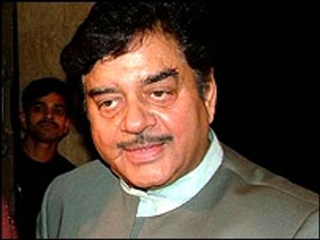 चुनावी अखाड़े में उतरे फ़िल्मी सितारे