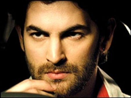 सरदार की भूमिका में सैफ़...