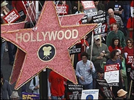 नए अनुबंध पर राज़ी हॉलीवुड कलाकार