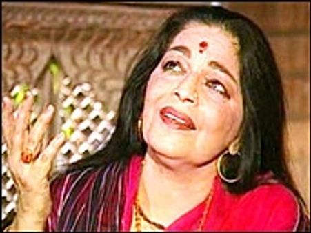 'स्त्री का शक्तिशाली रूप क़ायम रहना चाहिए'