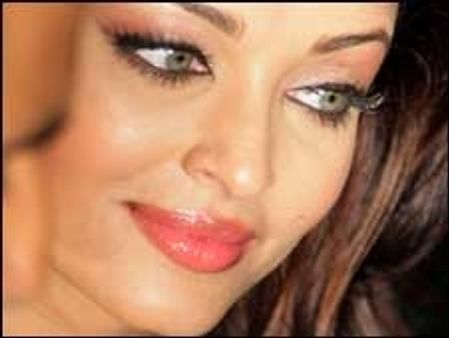 ऐश और माधुरी एक साथ आ सकती हैं