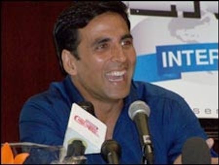 अक्षय ने रखा 'आरव' नाम