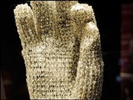 जैक्सन के दस्ताने की नीलामी