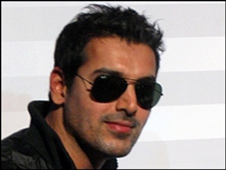 जॉन का अनूठा अंदाज़