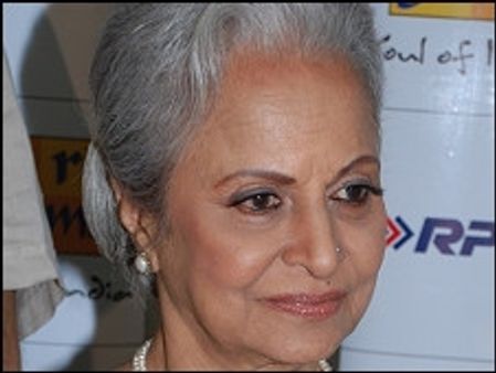 'प्यासा' के रीमेक में सोनम या विद्या