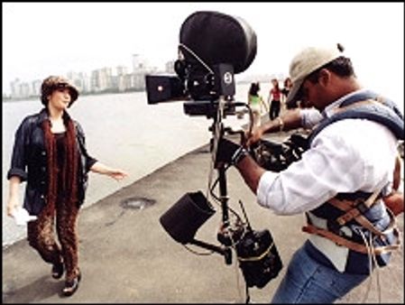 'नहीं टिक पाएगा बॉलीवुड'