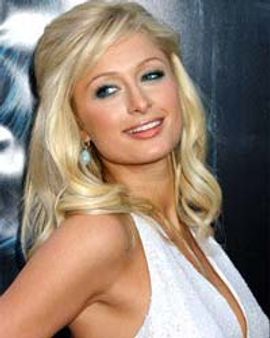 पेरिस ने खरीदी गुलाबी कार!